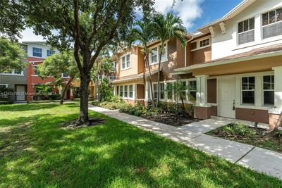 3 - 975 Millbrae Ct, Condo with 2 bedrooms, 2 bathrooms and null parking in West Palm Beach FL | Image 3