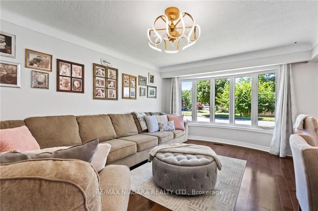 7067 Dirdene St, House other with 3 bedrooms, 2 bathrooms and 2 parking in Niagara Falls ON | Image 5