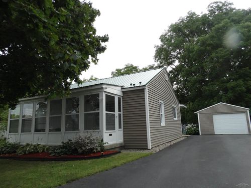 699 S Mill St, Clio, MI, 48420-1440 | Card Image