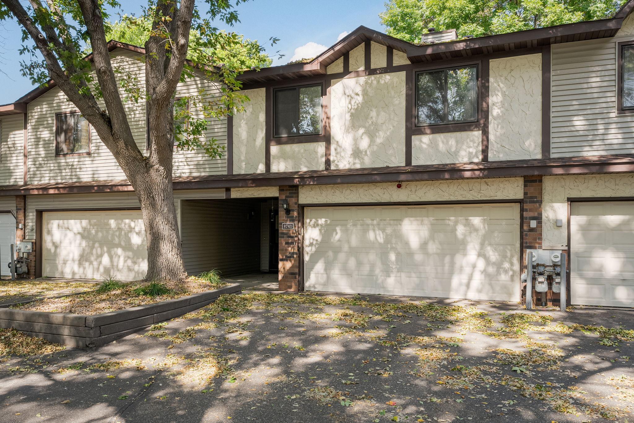 Maplebrook Pkwy, Minneapolis, MN 55445