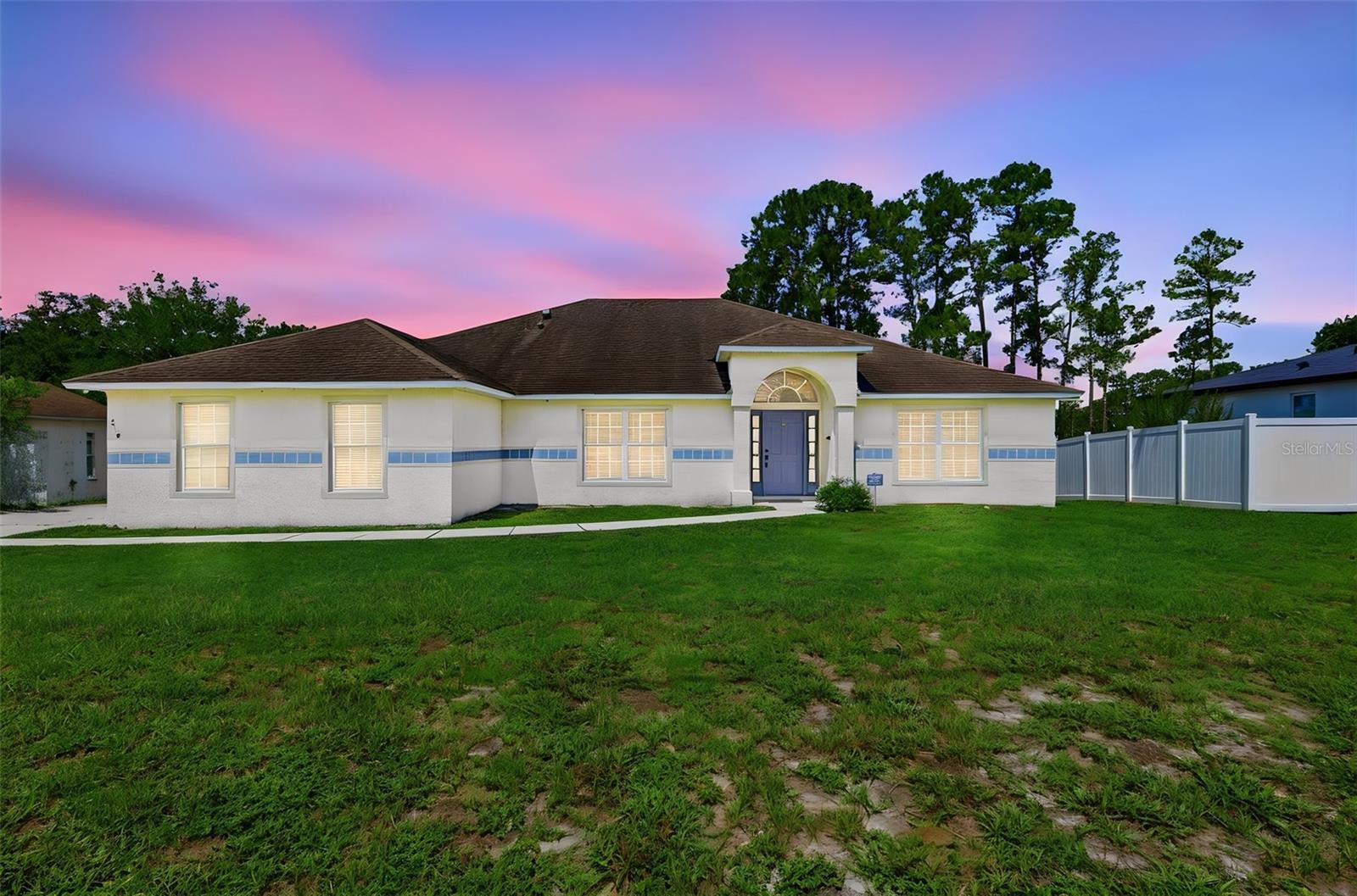Residential in DELTONA