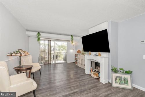 511-60 S Van Dorn St, ALEXANDRIA, VA, 22304-4264 | Card Image
