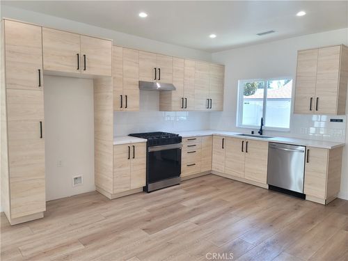 16840 Los Alimos St, Granada Hills, CA, 91344-5053 | Card Image