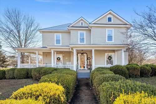 601 Henry St, Gretna, VA, 24557-4113 | Card Image