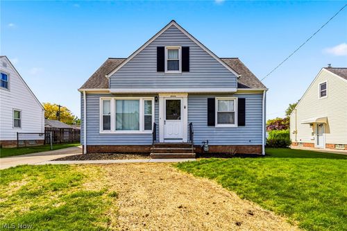30424 Fern Dr, Willowick, OH, 44095-4852 | Card Image