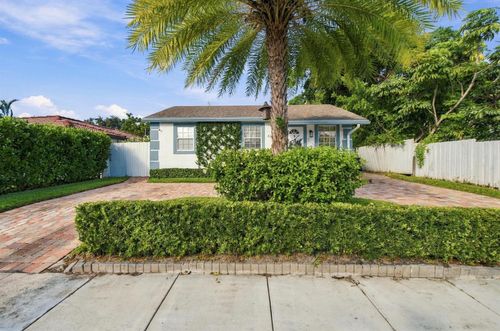 6211 Lake Ave, West Palm Beach, FL, 33405-3923 | Card Image