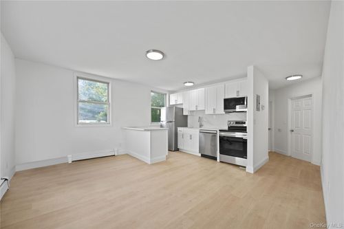 6 Stewart Pl, Yonkers, NY, 10701-3213 | Card Image