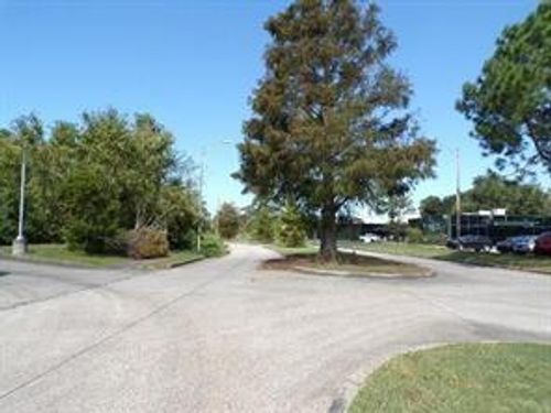 5700 Deer Park Blvd, New Orleans, LA, 70127-2761 | Card Image