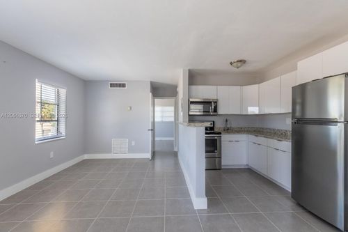 201-1960 Ne 161st St, North Miami Beach, FL, 33162-4880 | Card Image