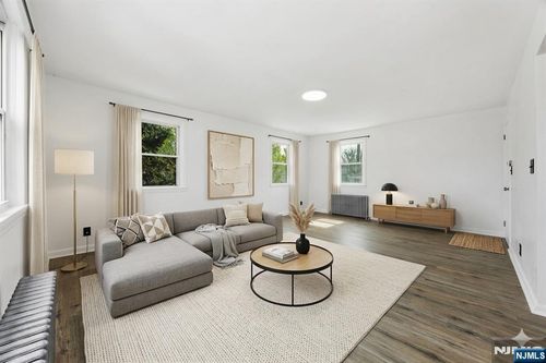 826 7th St, Secaucus, NJ, 07094-3330 | Card Image