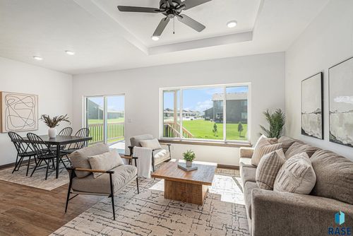 5609 S Spirea Ave, Sioux Falls, SD, 57108-3090 | Card Image