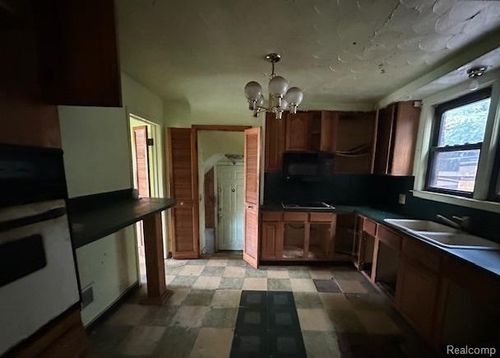 12819 Pembroke Ave, Detroit, MI, 48235-1112 | Card Image