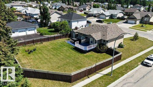 916 62a St, Edson, AB, T7E1Y6 | Card Image