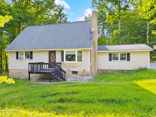421 Raymondskill Rd, Milford, PA, 18337-7305 | Card Image