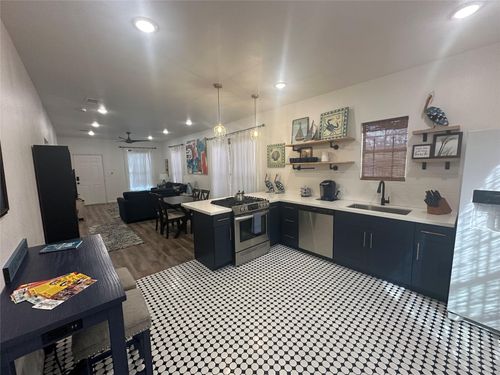 4009 Avenue L, Galveston, TX, 77550-3916 | Card Image