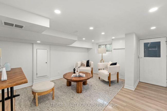 121 Palmerston Ave, House attached with 4 bedrooms, 3 bathrooms and null parking in Toronto ON | Image 16
