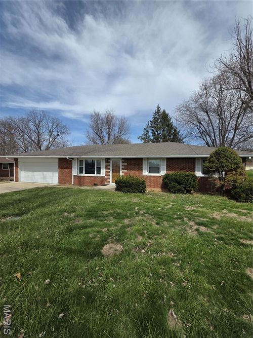 7132 W Main St, Maryville, IL, 62062-6638 | Card Image