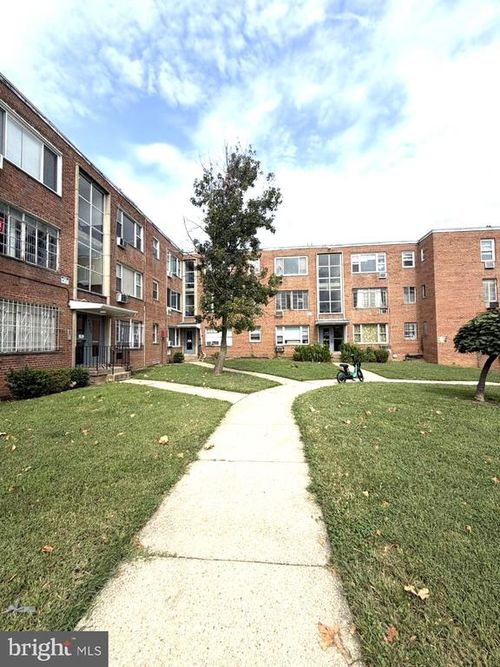 205-4002 E St Expy, WASHINGTON, DC, 20001 | Card Image