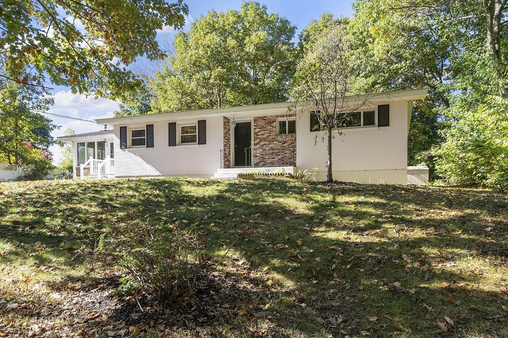 Amico Ave, Leominster, MA 01453