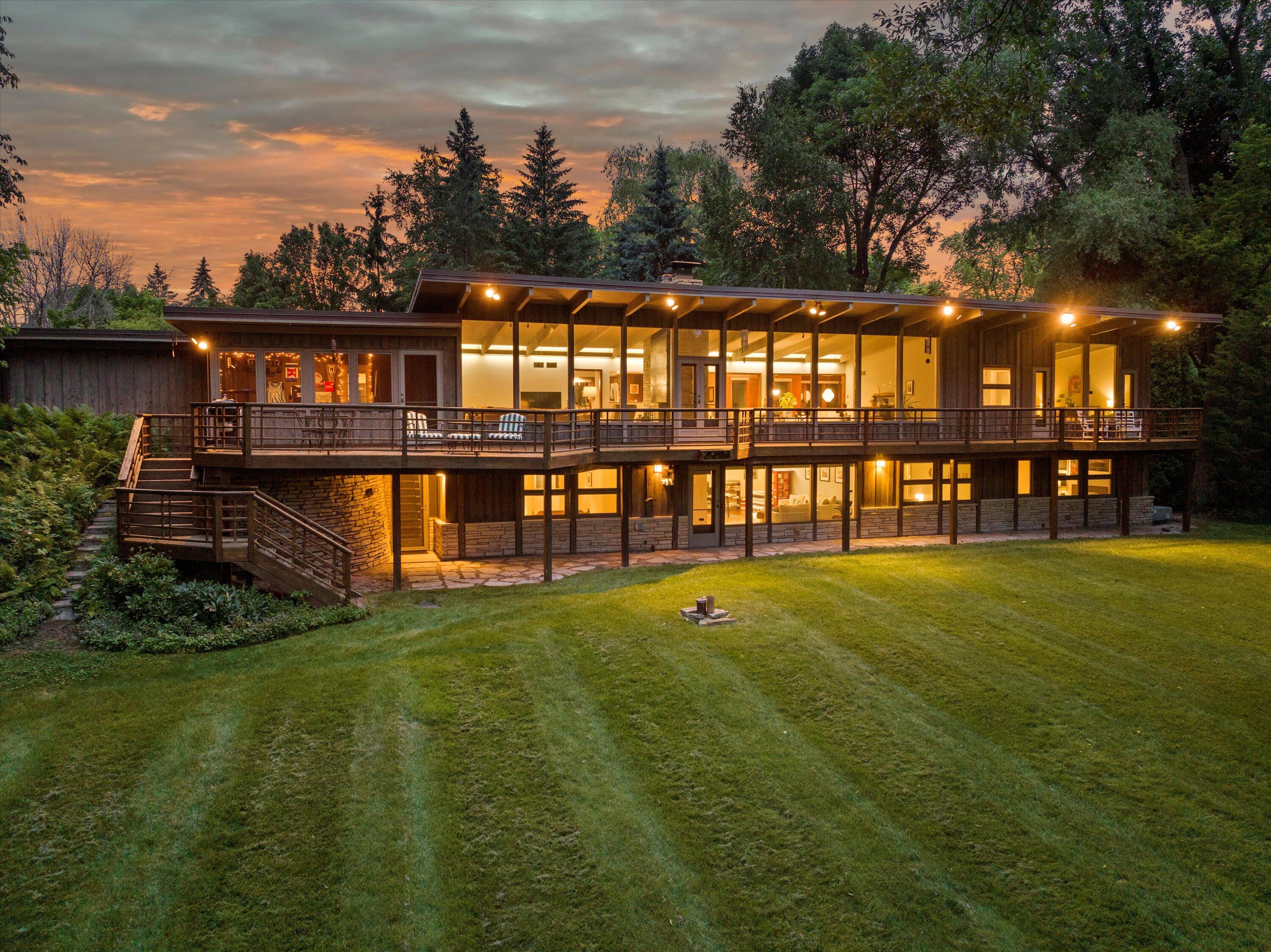 Green Tree Rd, Milwaukee, WI 53217