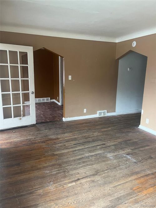 15776 Evergreen Rd, Detroit, MI, 48223-1237 | Card Image