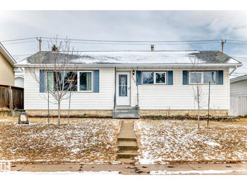 7512 136 Ave Nw, Edmonton, AB, T5C2K5 | Card Image