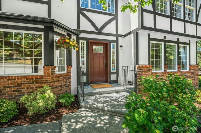Front entry | Image 4
