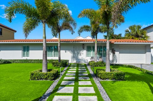 881 Ne 4th Avenue, Boca Raton, FL, 33432 | Card Image