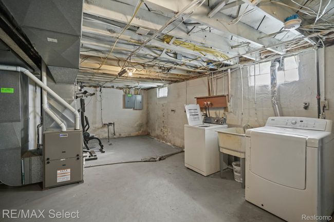 738 W Atherton Rd, Home with 0 bedrooms, 2 bathrooms and null parking in Flint MI | Image 15