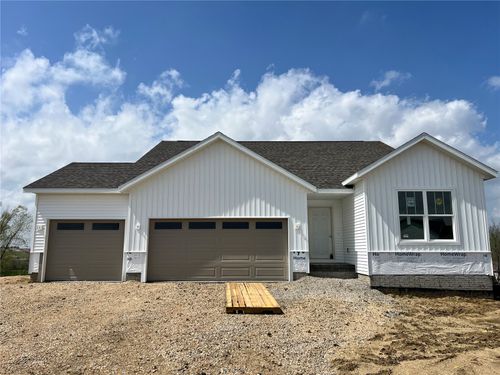 7408 Country Creek Ln, Cedar Rapids, IA, 52403 | Card Image