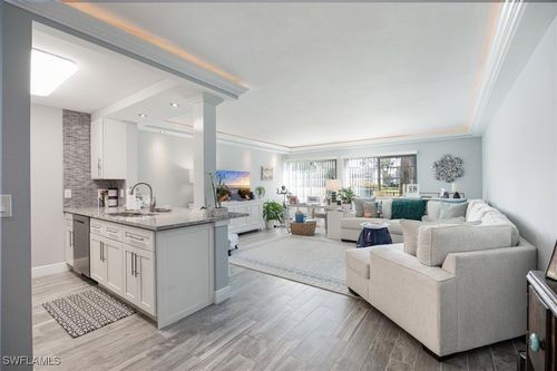 8105-1085 Forest Lakes Dr, NAPLES, FL, 34105-2295 | Card Image