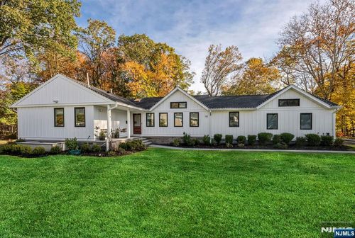 695 Terhune Rd, Ridgewood, NJ, 07450-2017 | Card Image