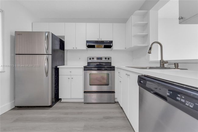 APT-208 - 8560 N Sherman Cir, Condo with 2 bedrooms, 2 bathrooms and null parking in Miramar FL | Image 8