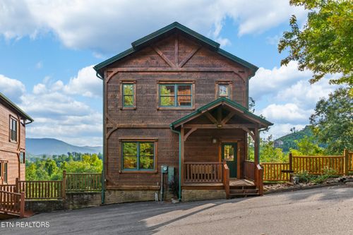 820 Great Smoky Way, Gatlinburg, TN, 37738 | Card Image