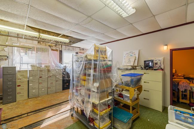 Classroom with darkroom | Image 35