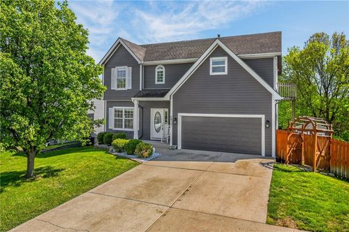 817 Homestead St, Leavenworth, KS, 66048-5572 | Card Image