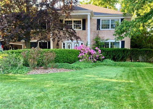 18162 Fawn Cir, Strongsville, OH, 44136-6219 | Card Image