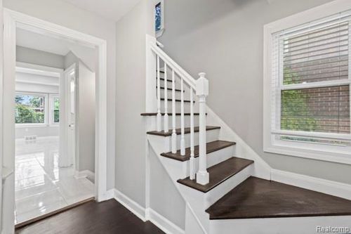 18903 Pinehurst St, Detroit, MI, 48221-1960 | Card Image