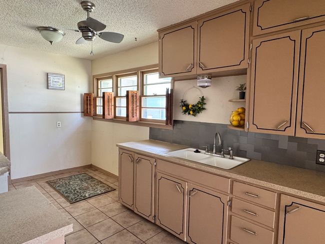2203 40 Th St, House other with 3 bedrooms, 1 bathrooms and 2 parking in Snyder TX | Image 6