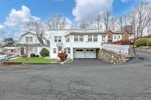 4 Cedar Ln, Suffern, NY, 10901-4738 | Card Image