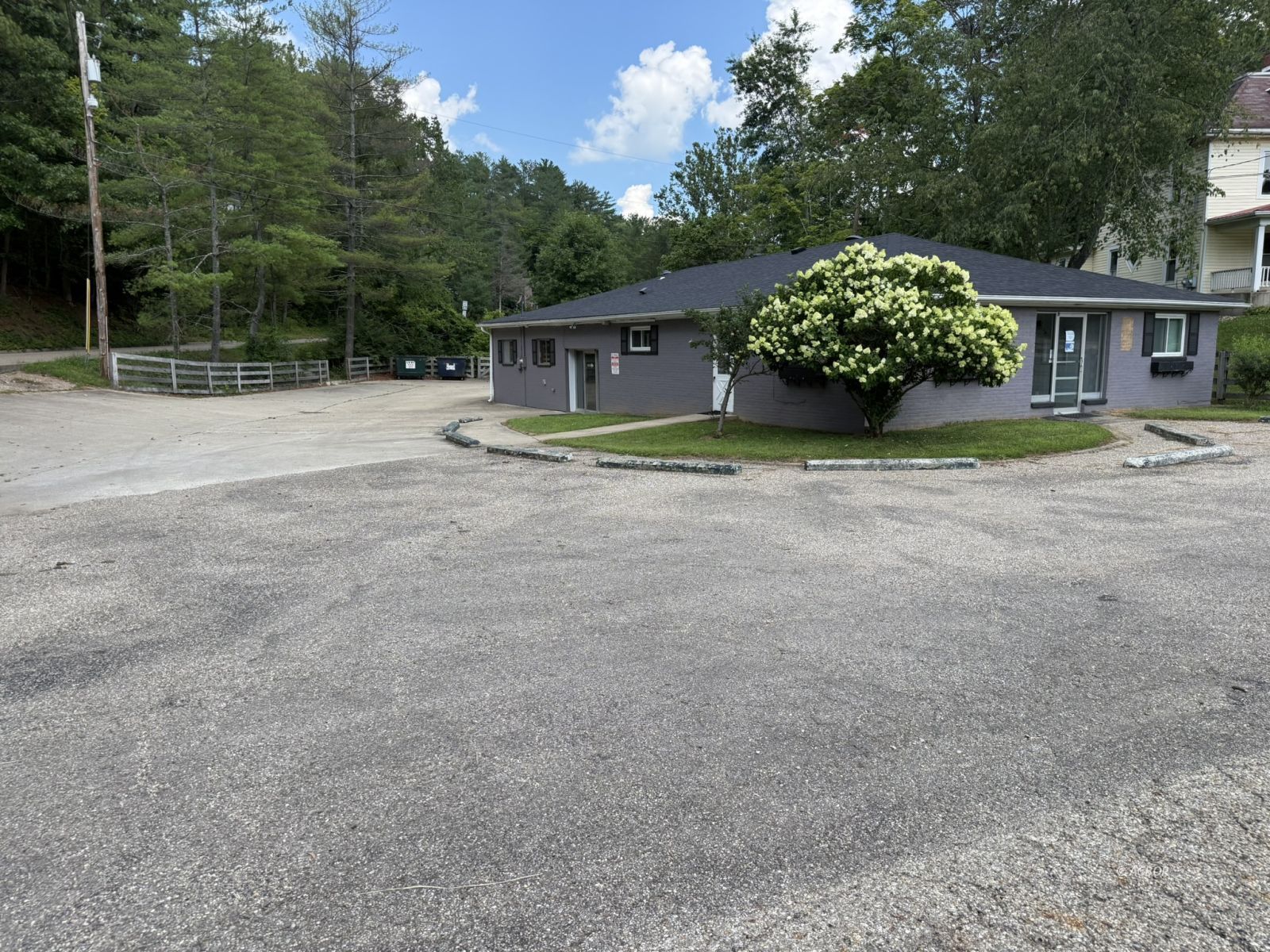 16 Pomeroy Rd, Athens, OH 45701
