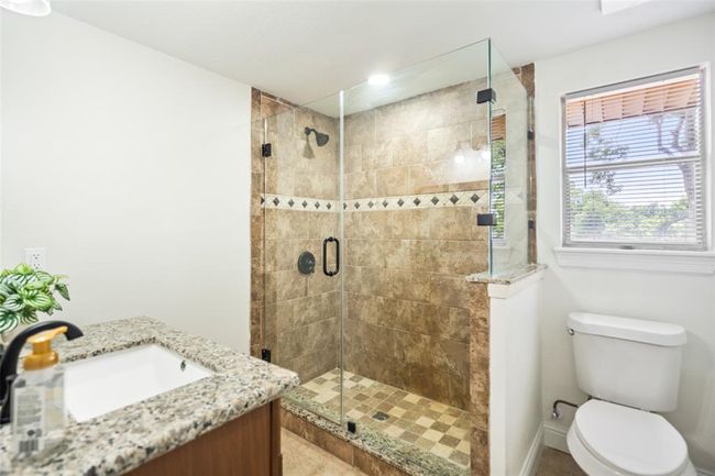 Secondary restroom upstaris | Image 11