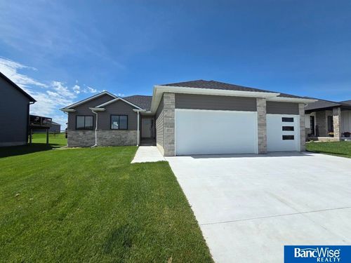 9511 Dalton Dr, Lincoln, NE, 68516-5691 | Card Image