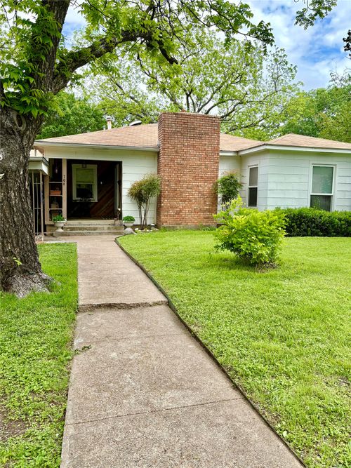 706 S Avenue I, Clifton, TX, 76634-2435 | Card Image