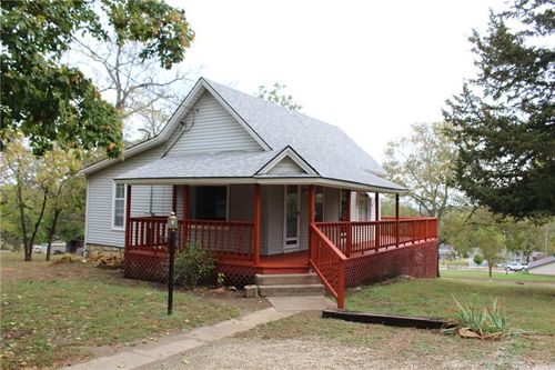 326 Isacks St, Lecompton, KS, 66050-3030 | Card Image