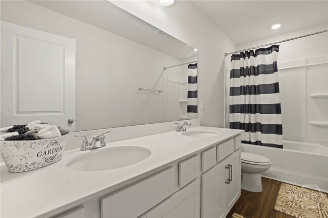 Upstairs full bathroom | Image 39