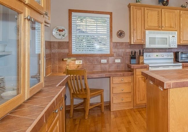 Desk area in Kitchen | Image 12