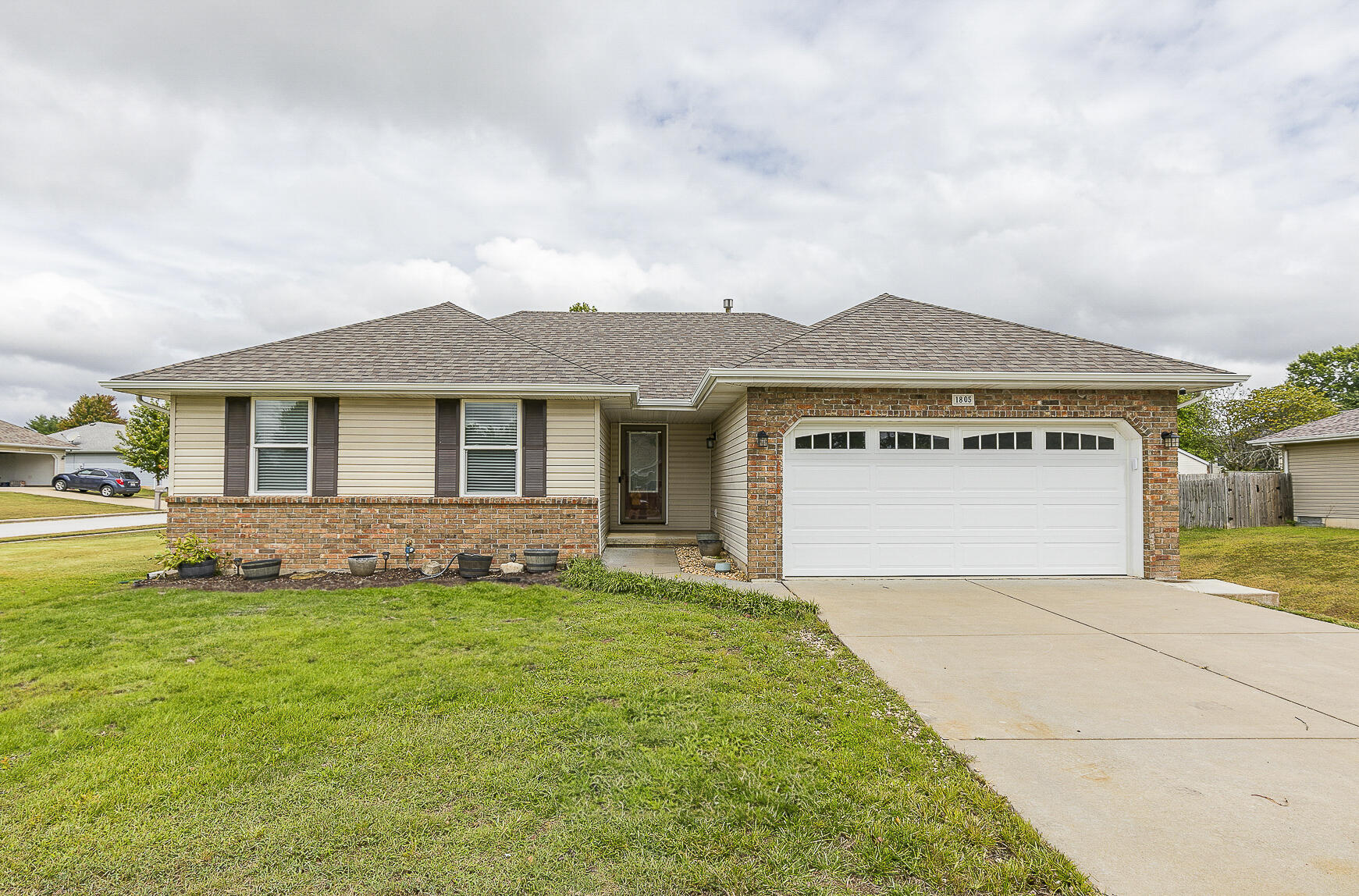 Summit St, Republic, MO 65738