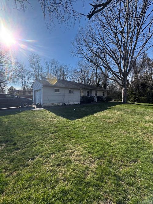 103 Gates Ave, Central Islip, NY, 11722-1836 | Card Image