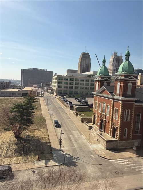 600 E 8th Unit 8s Street, Kansas City, MO, 64106 | Card Image
